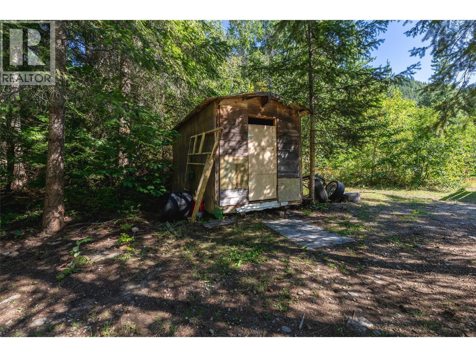 1834 Stepp Pit Road. Sicamous, British Columbia