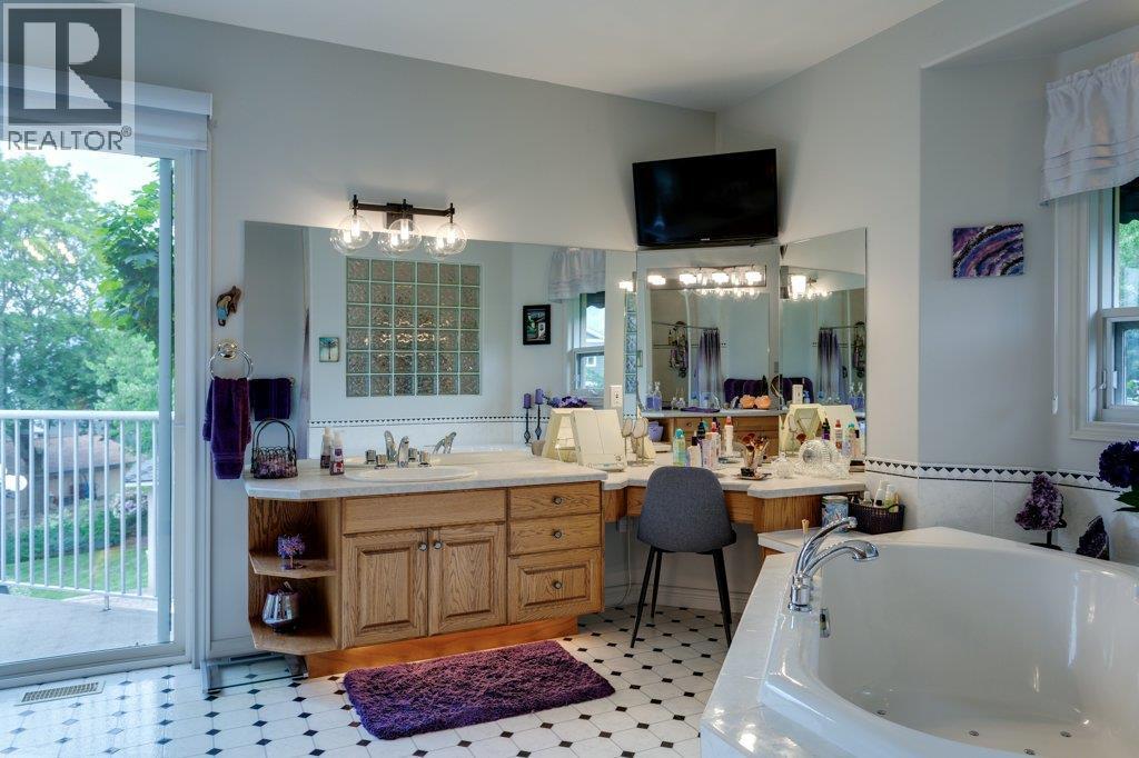 1061 Avondale Place. West Kelowna, British Columbia