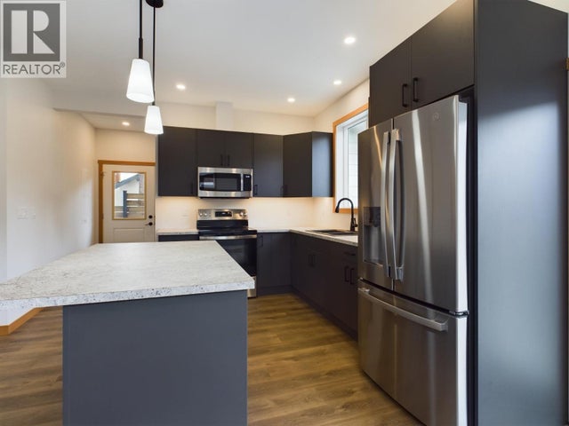 555 Earle Crescent, Oliver