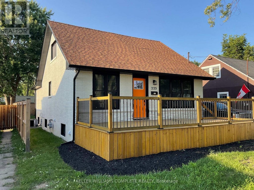 225 Henrietta Street, Fort Erie (central)