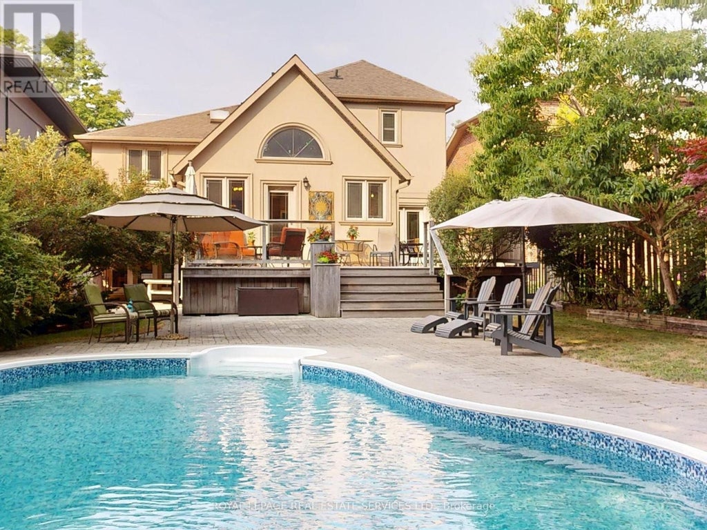 105 Botfield Avenue, Toronto (islington-City Centre West)