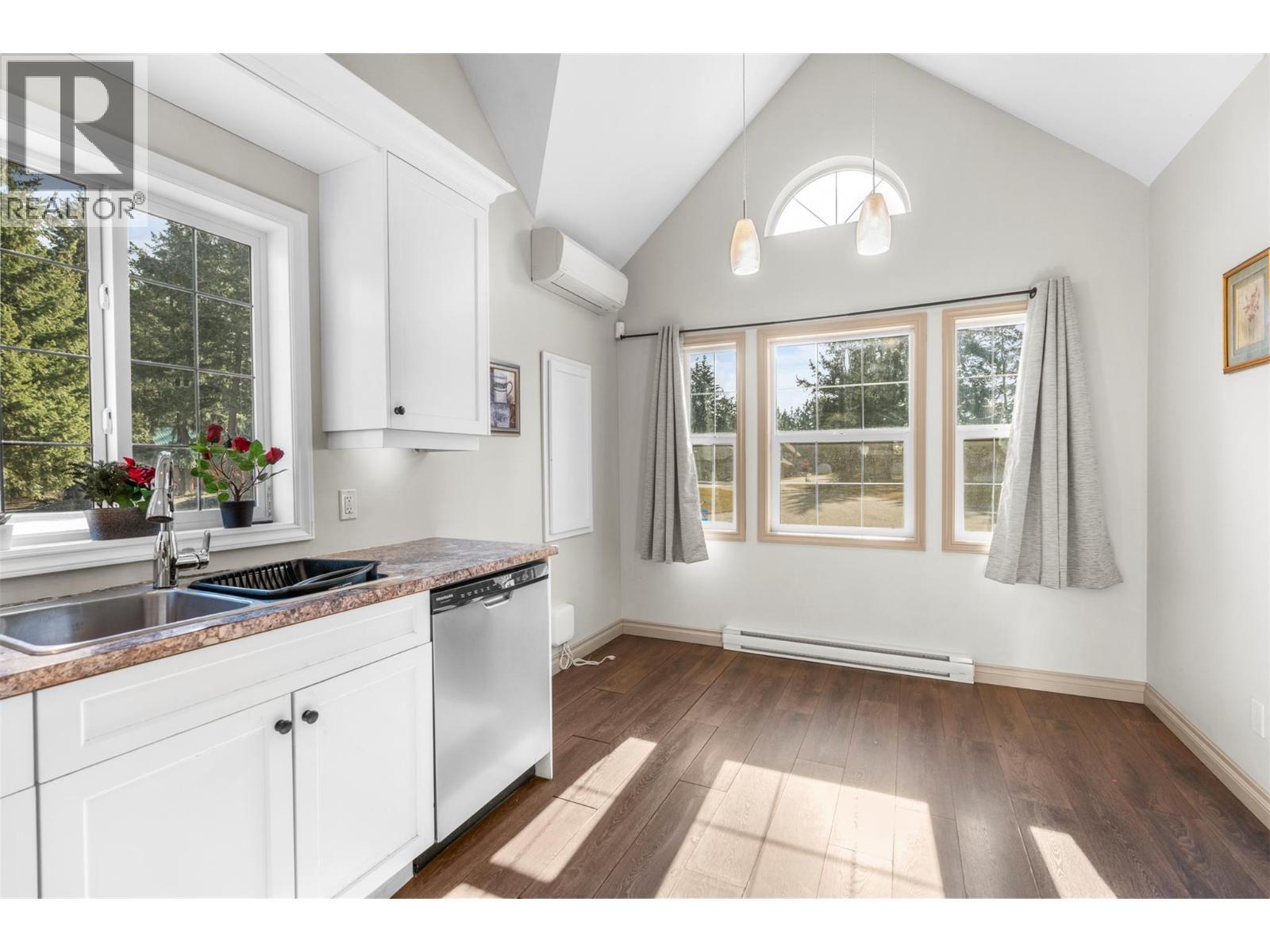 427 Hummingbird Avenue. Vernon, British Columbia