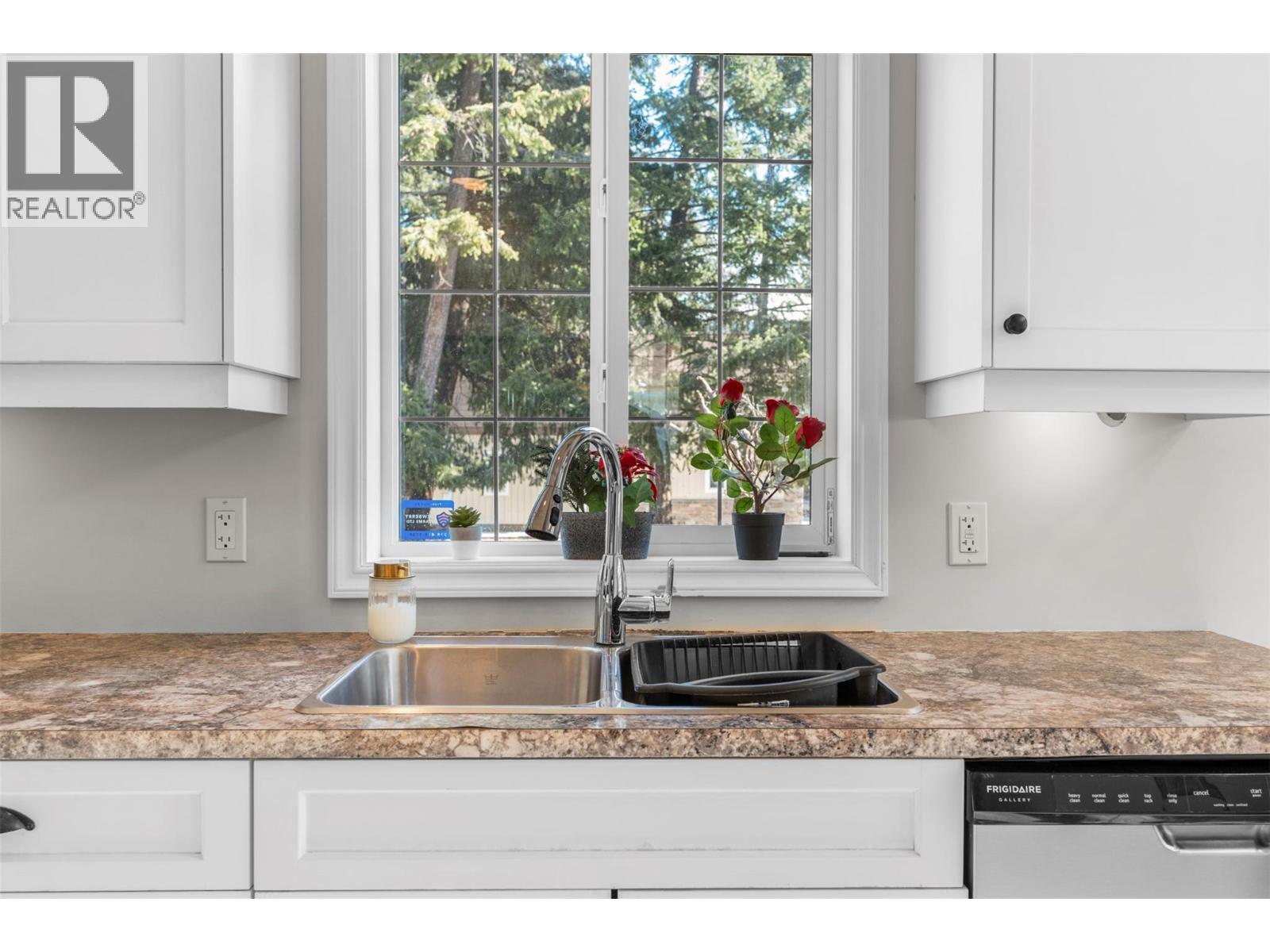 427 Hummingbird Avenue. Vernon, British Columbia