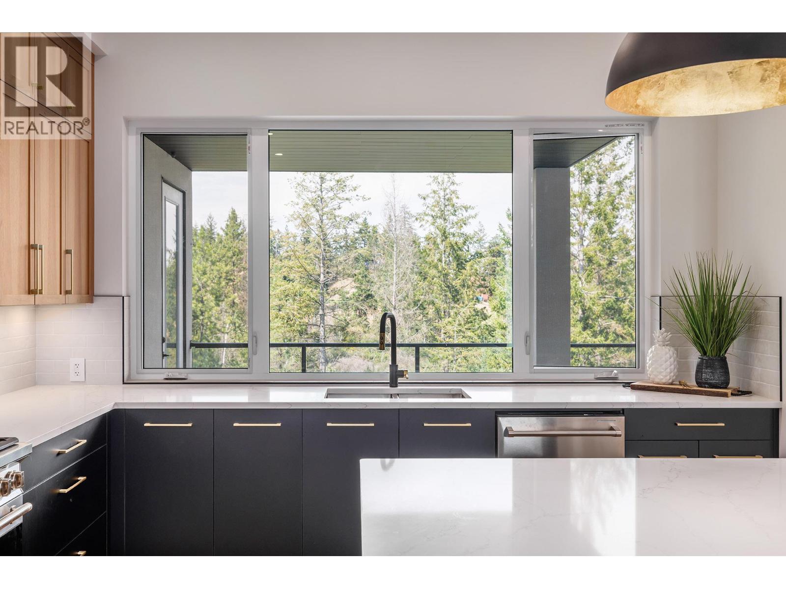 10274 Beacon Hill Drive. Lake Country, British Columbia