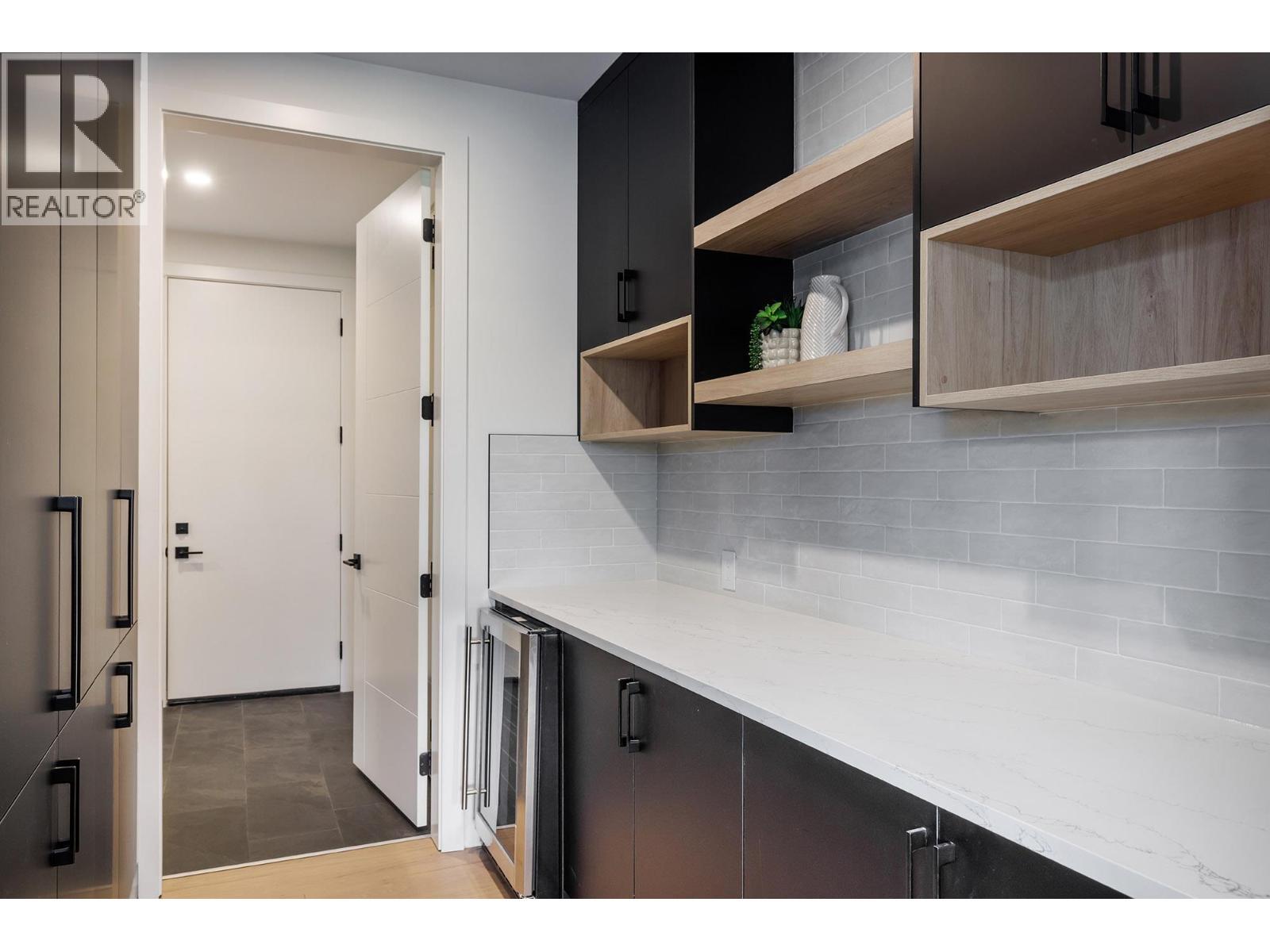 10274 Beacon Hill Drive. Lake Country, British Columbia