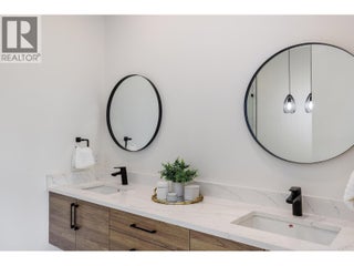 10274 Beacon Hill Drive. Lake Country, British Columbia