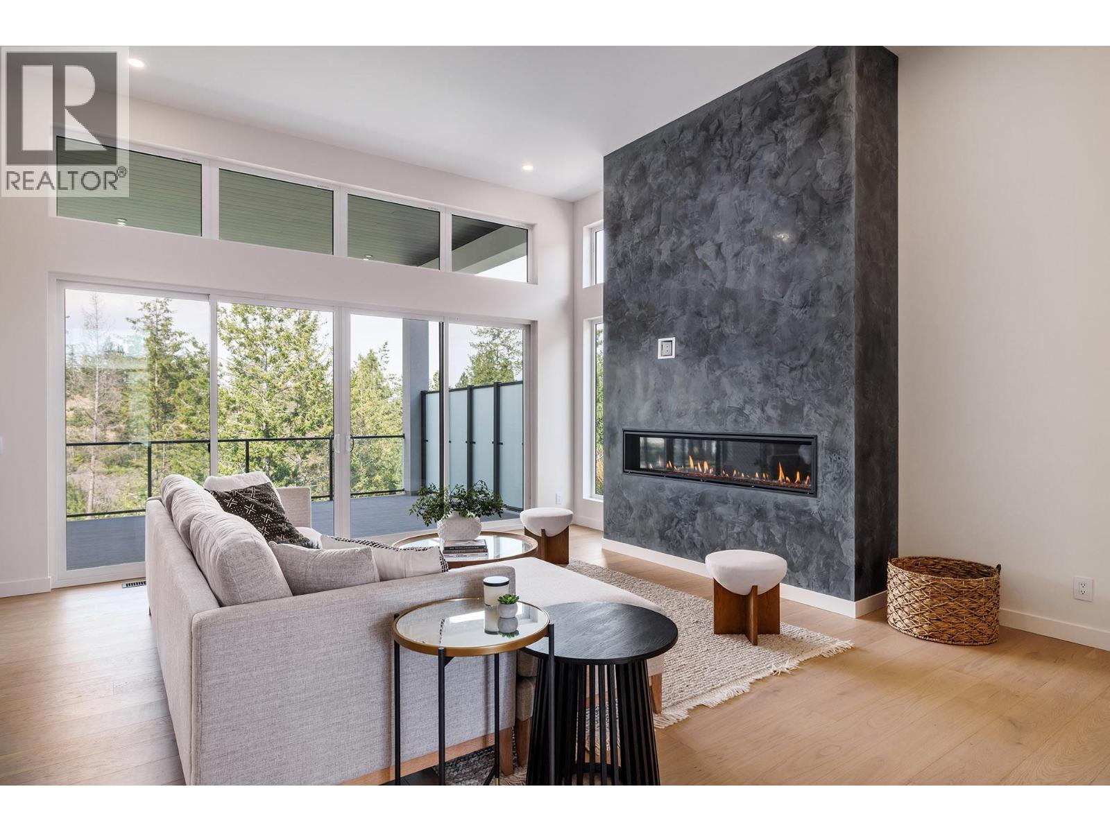 10274 Beacon Hill Drive. Lake Country, British Columbia