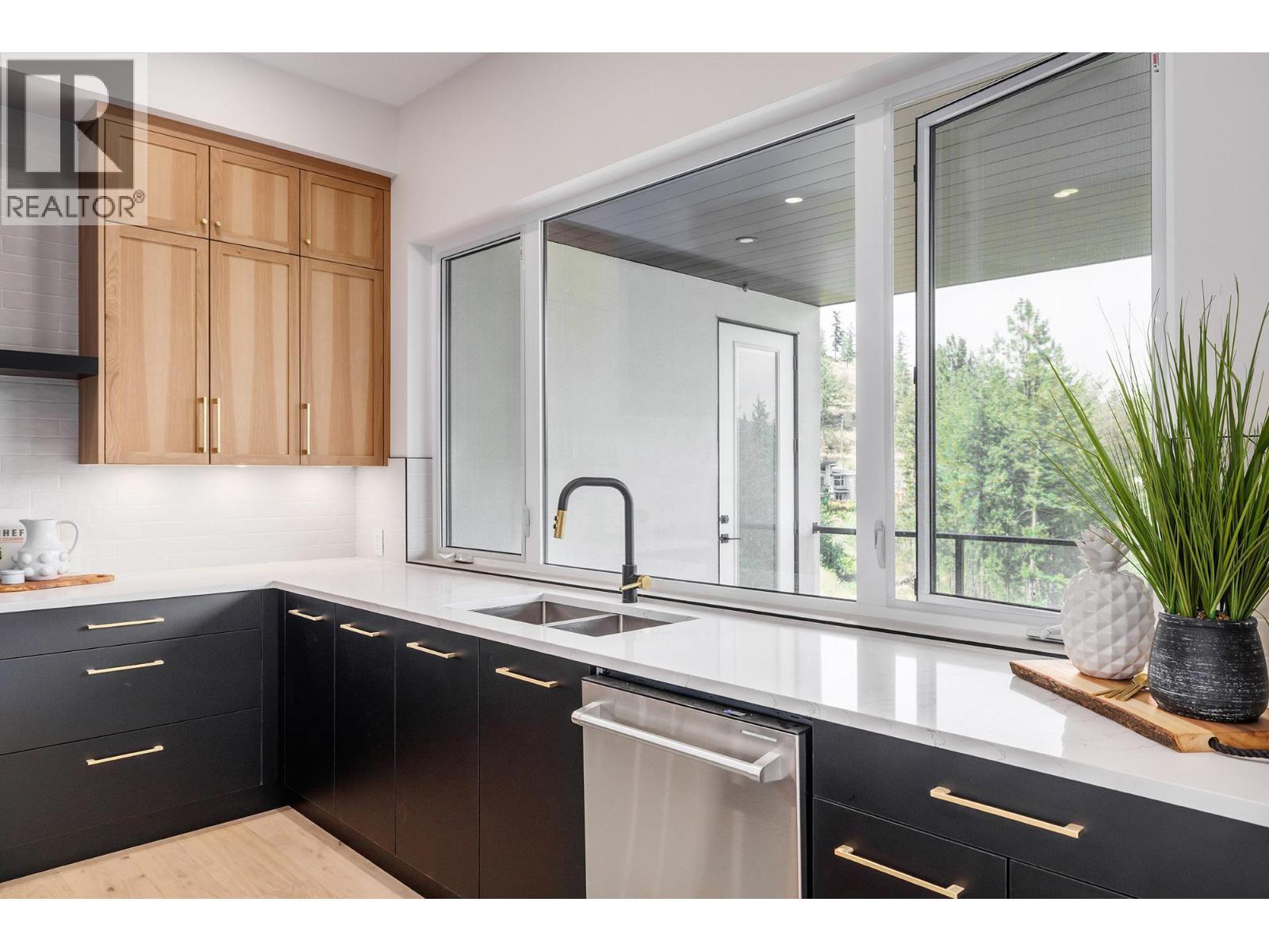 10274 Beacon Hill Drive. Lake Country, British Columbia