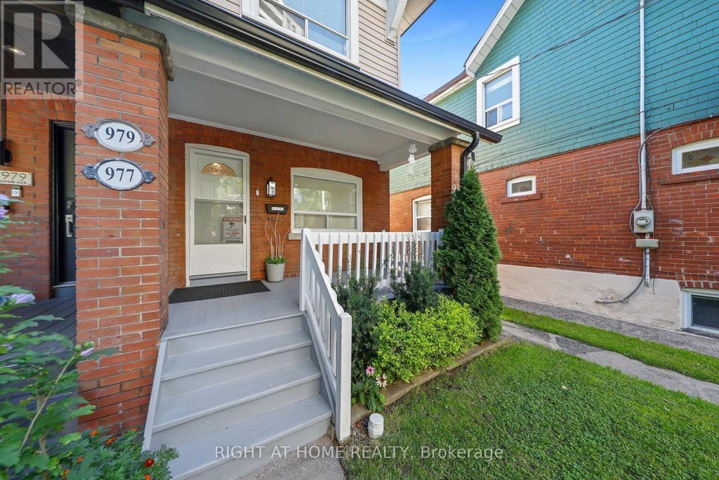 977 Broadview Avenue, Toronto (broadview North)