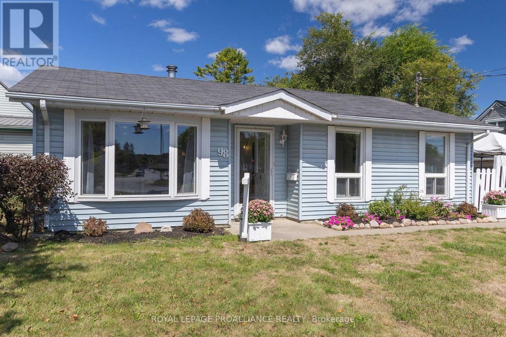 98 East Davis Street, Quinte West (trenton Ward)