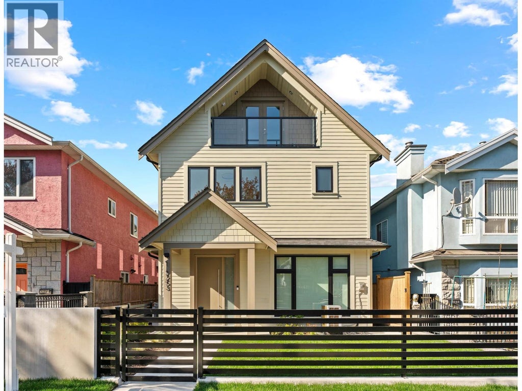 2 2253 Grant Street, Vancouver