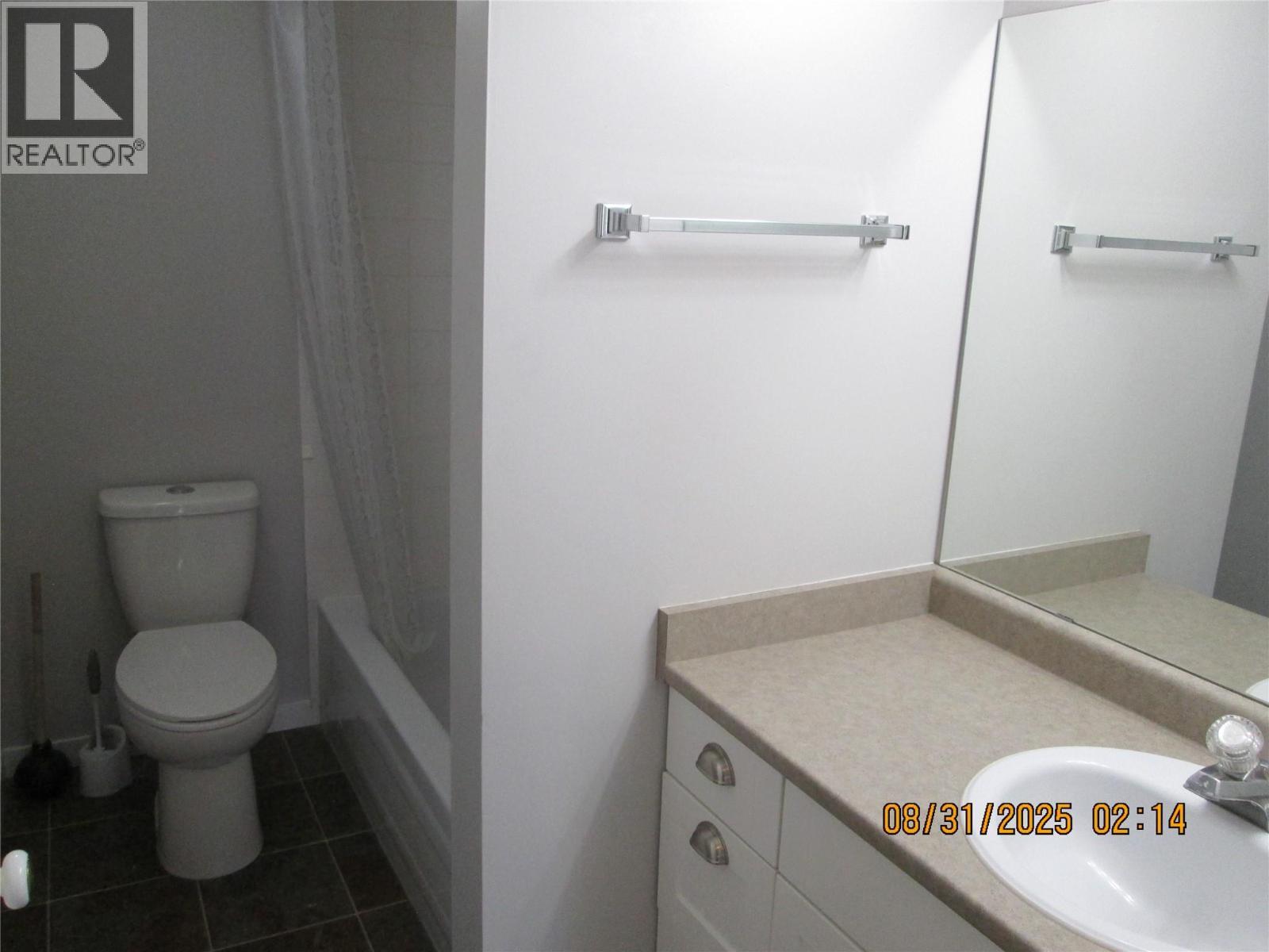 650 3 Street Sw Unit# 210. Salmon Arm, British Columbia