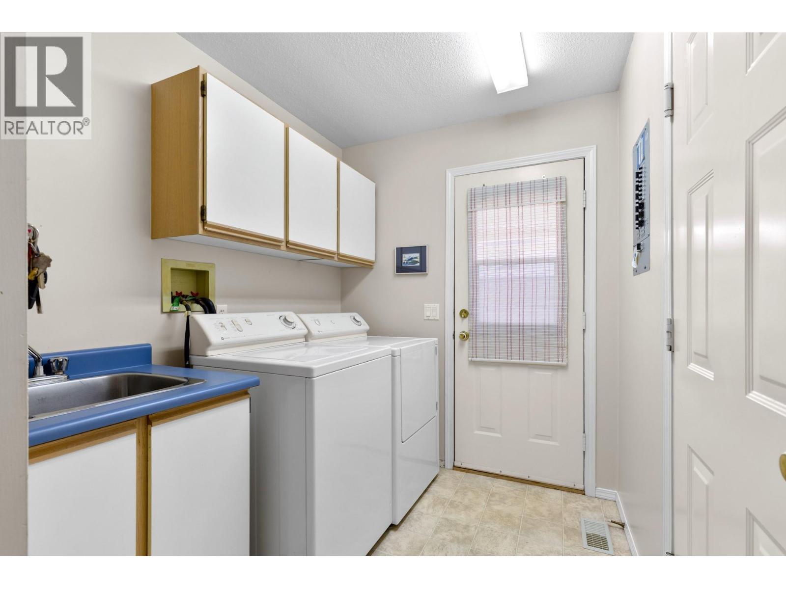 390 Mctavish Crescent. Kelowna, British Columbia