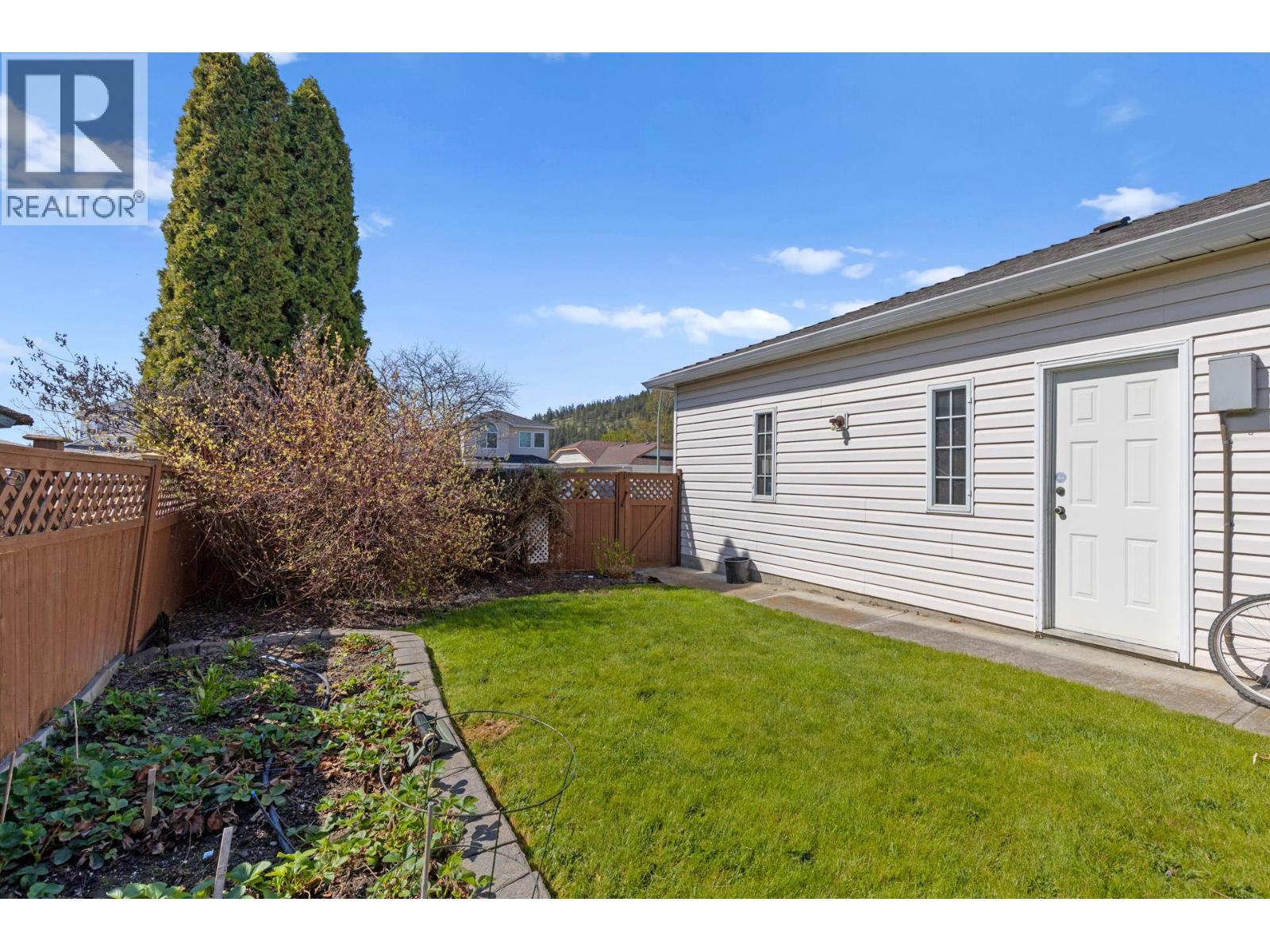 390 Mctavish Crescent. Kelowna, British Columbia