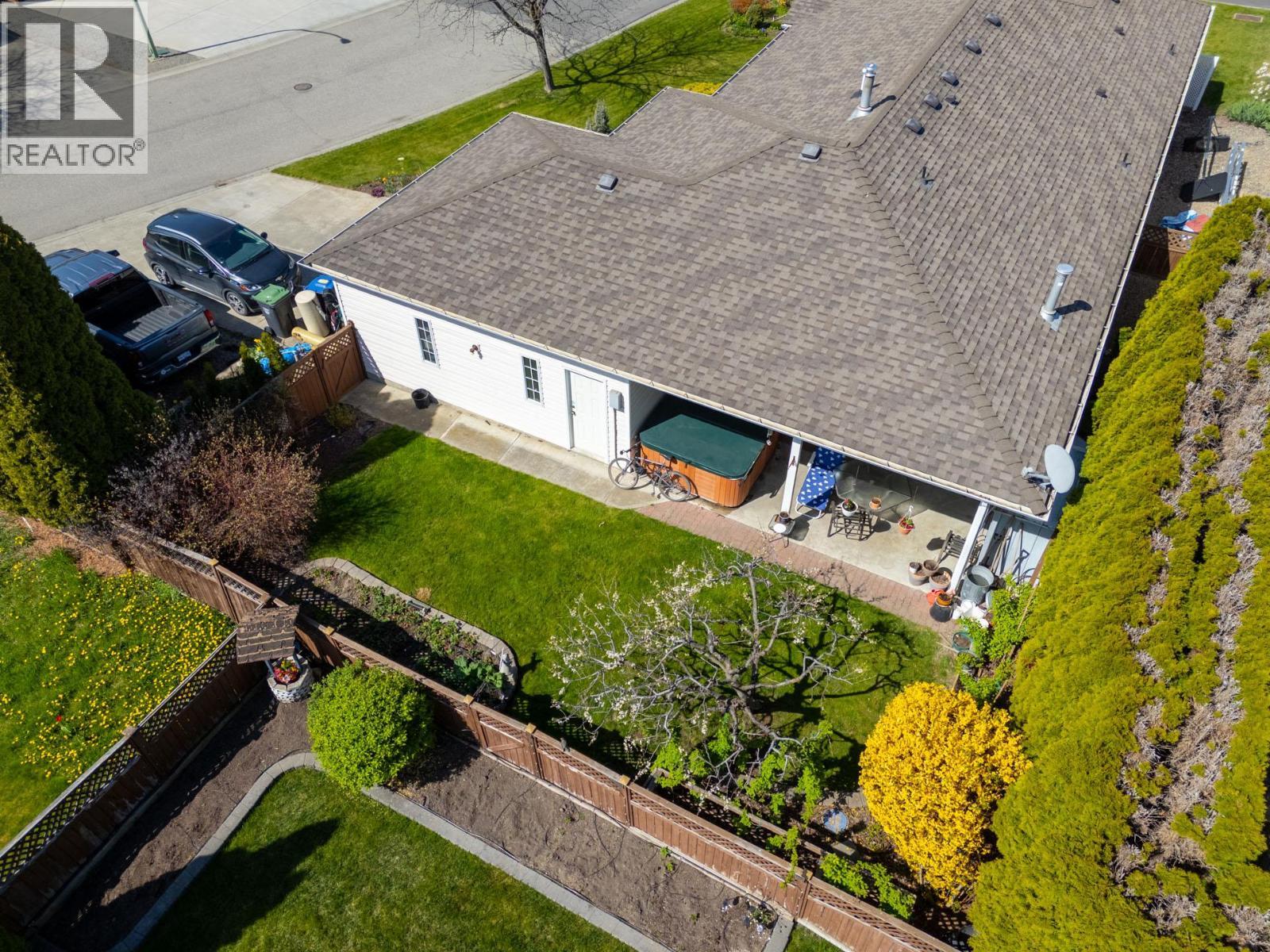 390 Mctavish Crescent. Kelowna, British Columbia