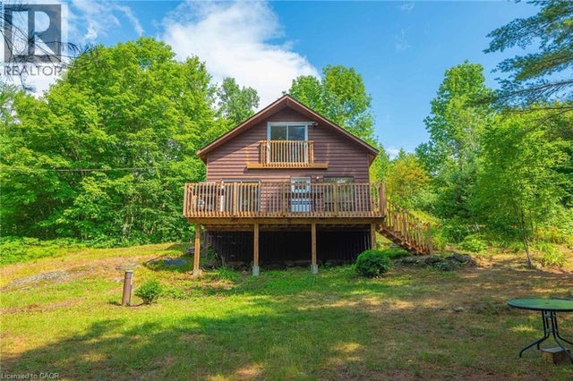 1044 English Circle, Gooderham