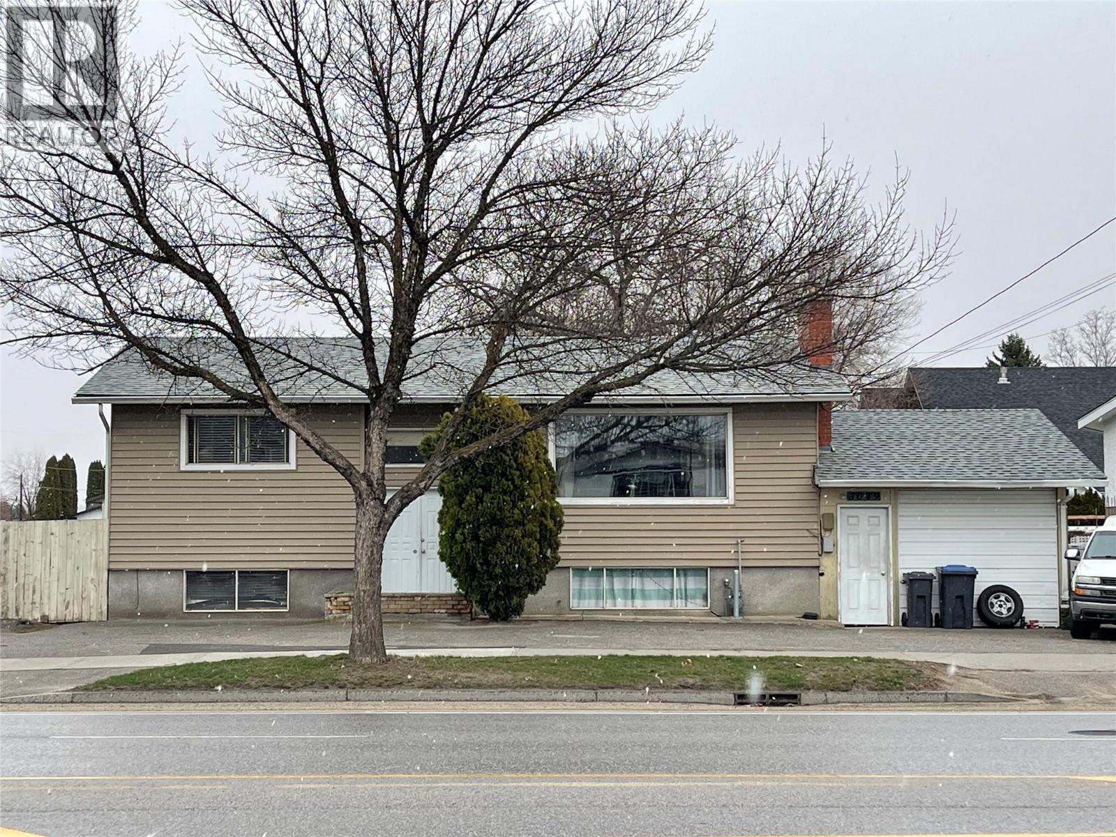 3049 Gordon Drive. Kelowna, British Columbia