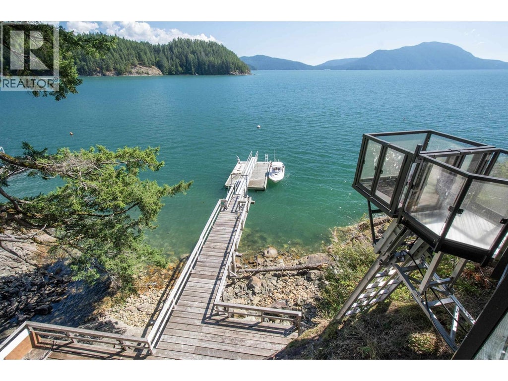 1010 Taki-te-si Road, Gambier Island
