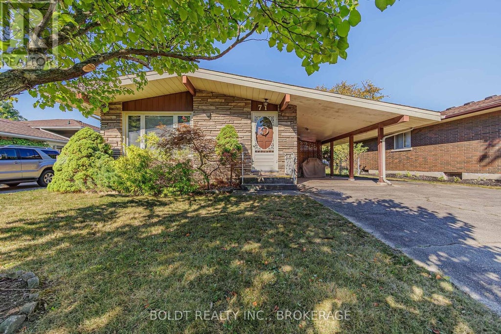 71 Windward Street, St. Catharines (carlton/bunting)