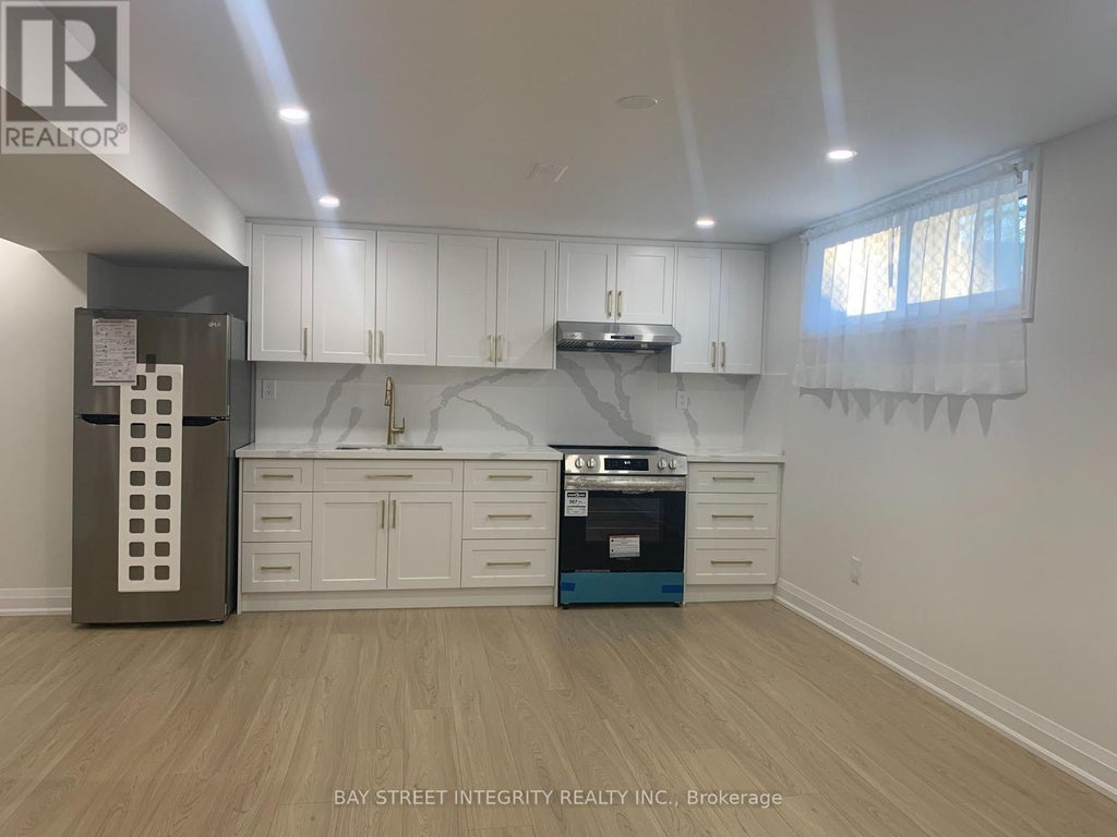 77 Wareside Road, Toronto (etobicoke West Mall)