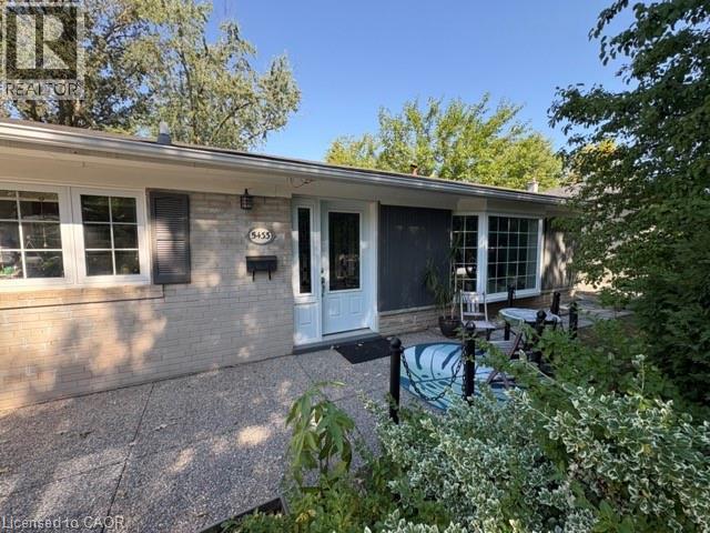 5433 Spruce Avenue, Burlington