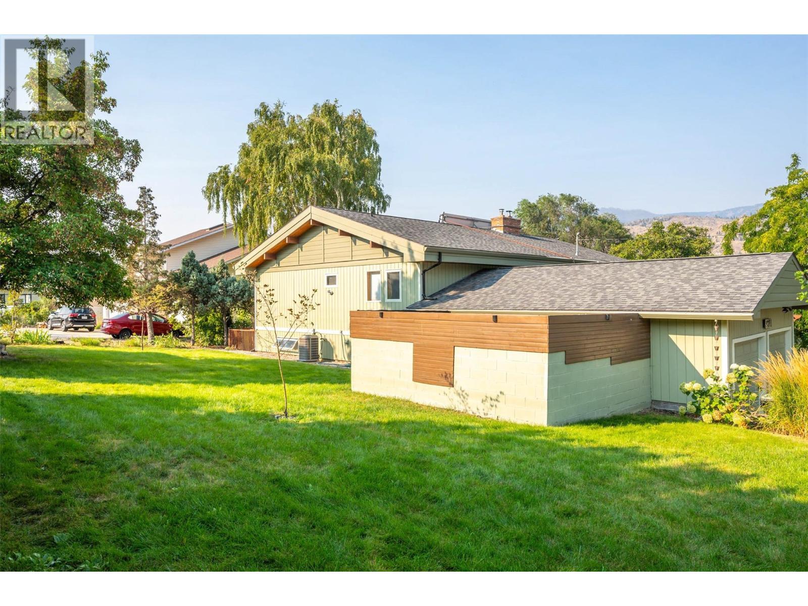 975 Heron Court. Oliver, British Columbia