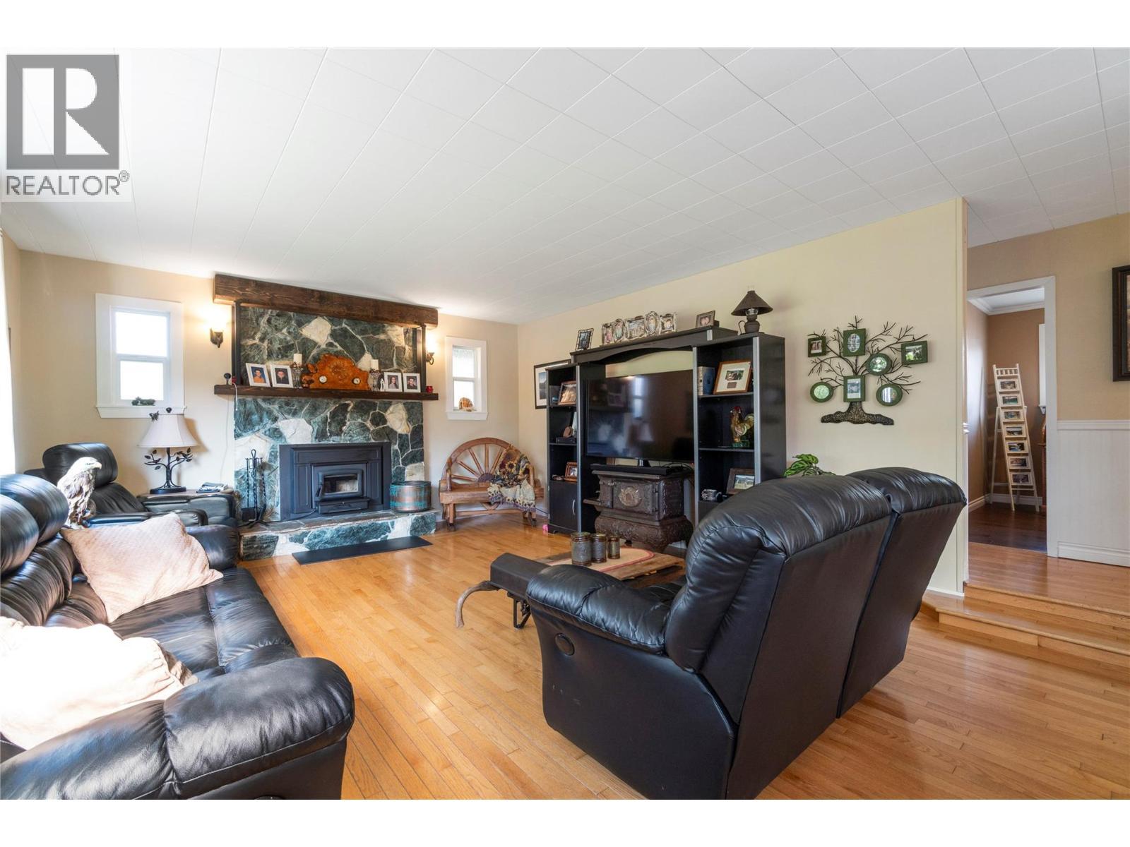 702 Second Avenue. Chase, British Columbia