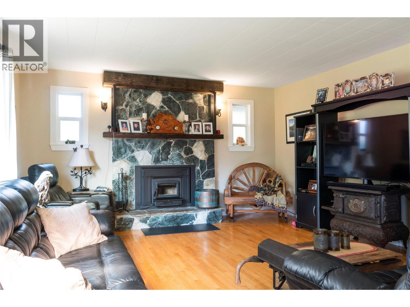 702 Second Avenue. Chase, British Columbia