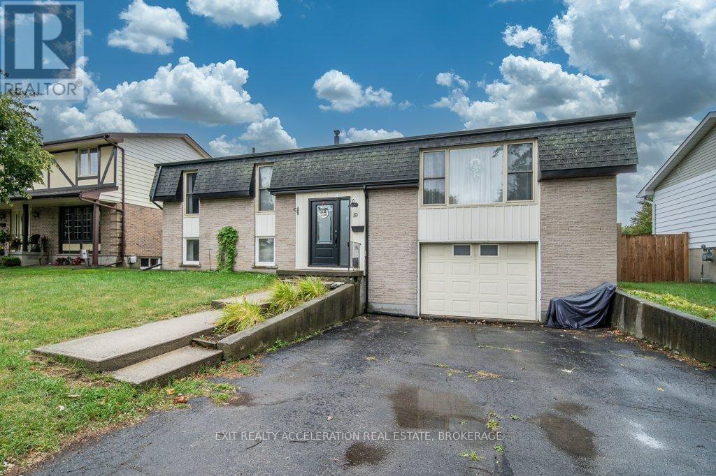 19 Mortensen Drive, Loyalist (amherstview)
