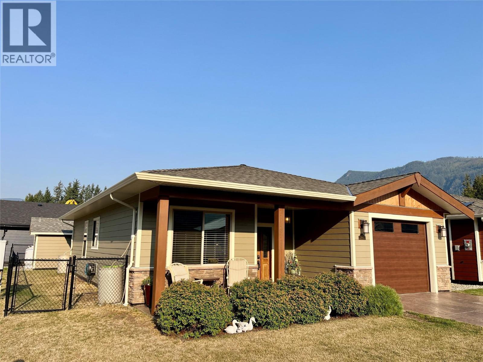 1132 Willow Row. Sicamous, British Columbia