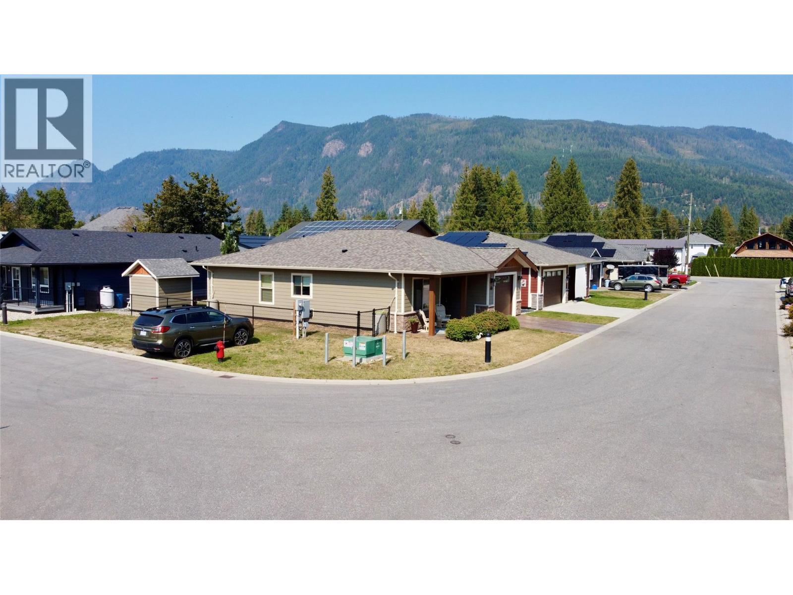 1132 Willow Row. Sicamous, British Columbia