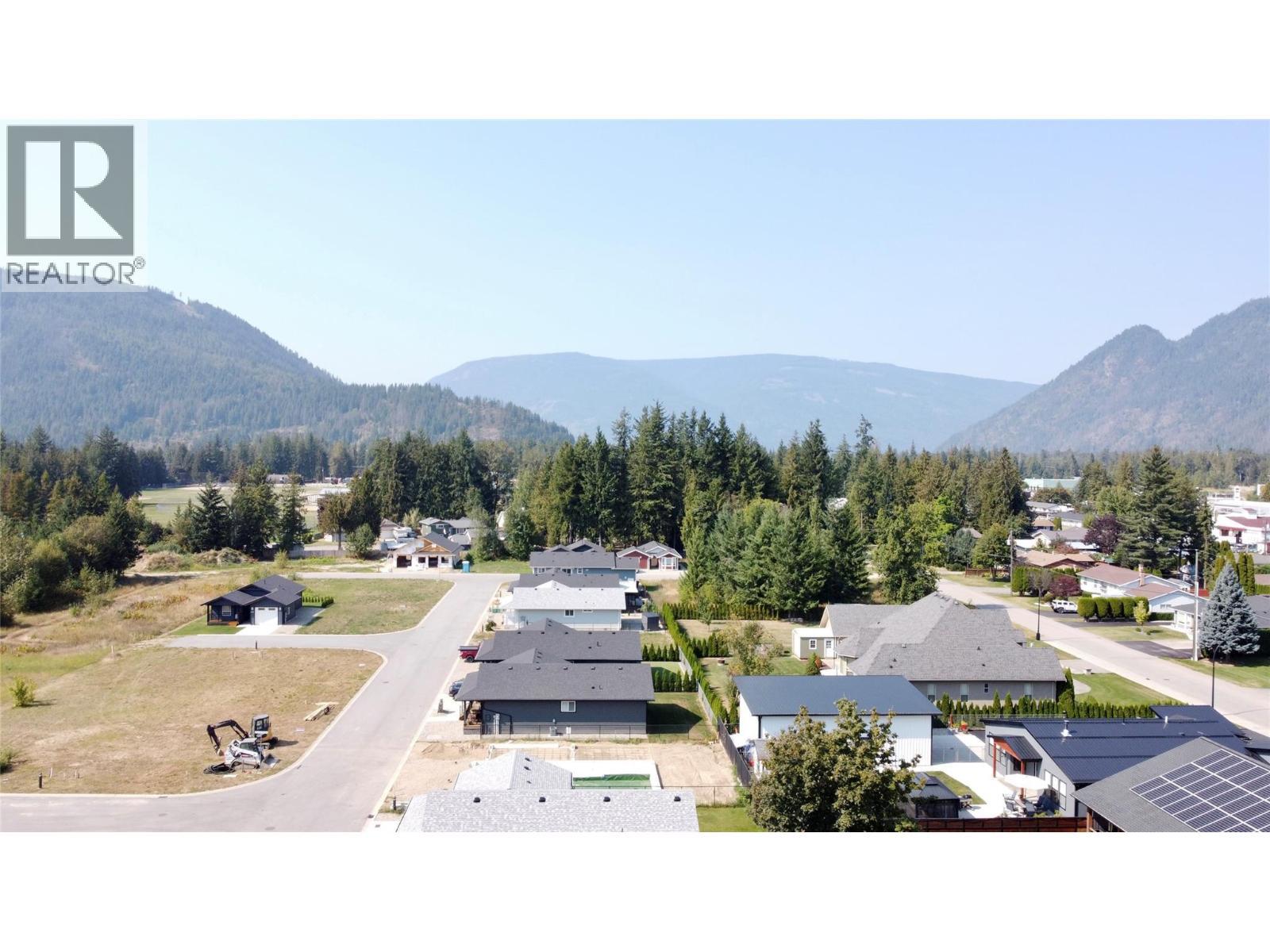 1132 Willow Row. Sicamous, British Columbia
