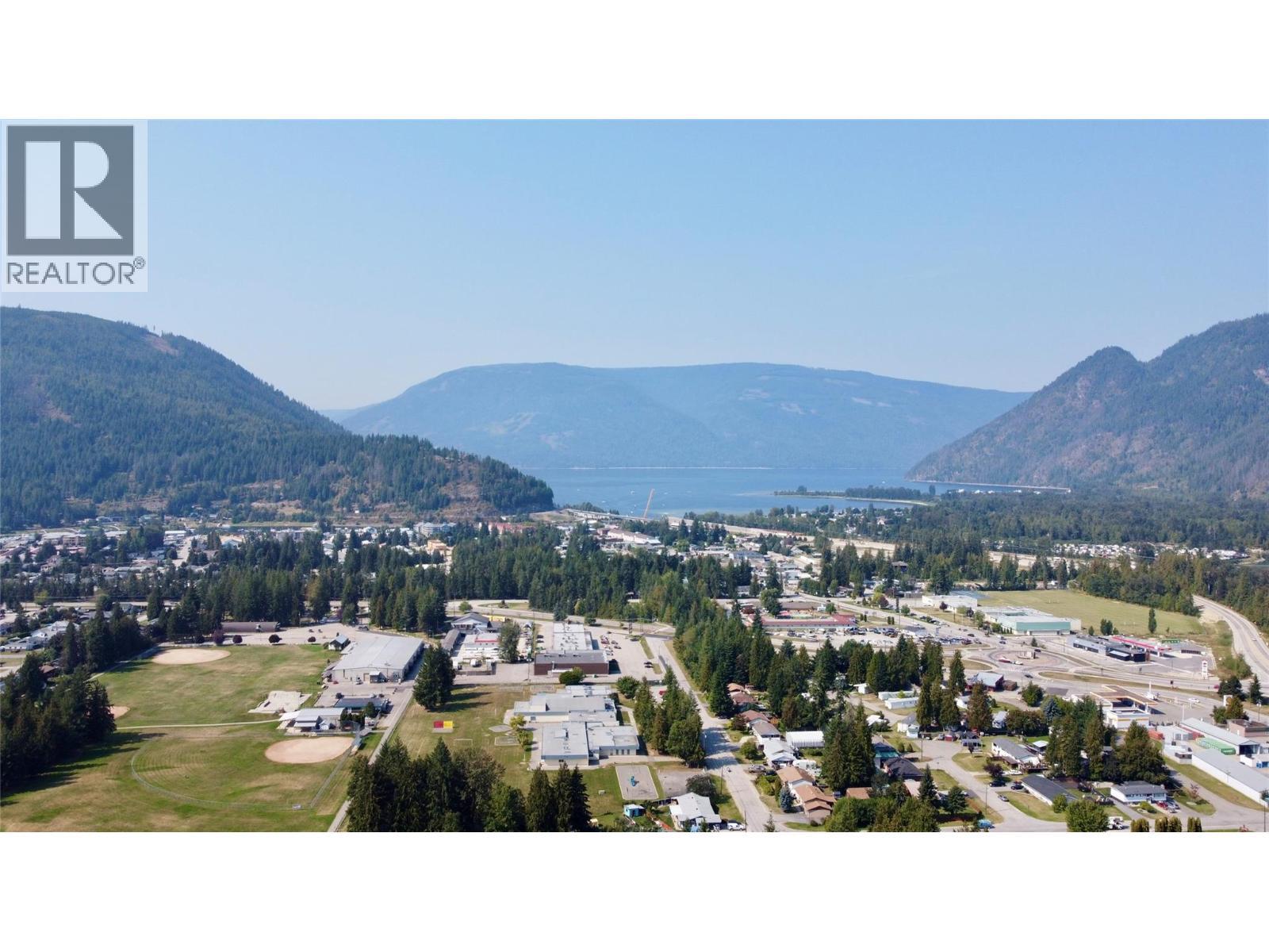 1132 Willow Row. Sicamous, British Columbia