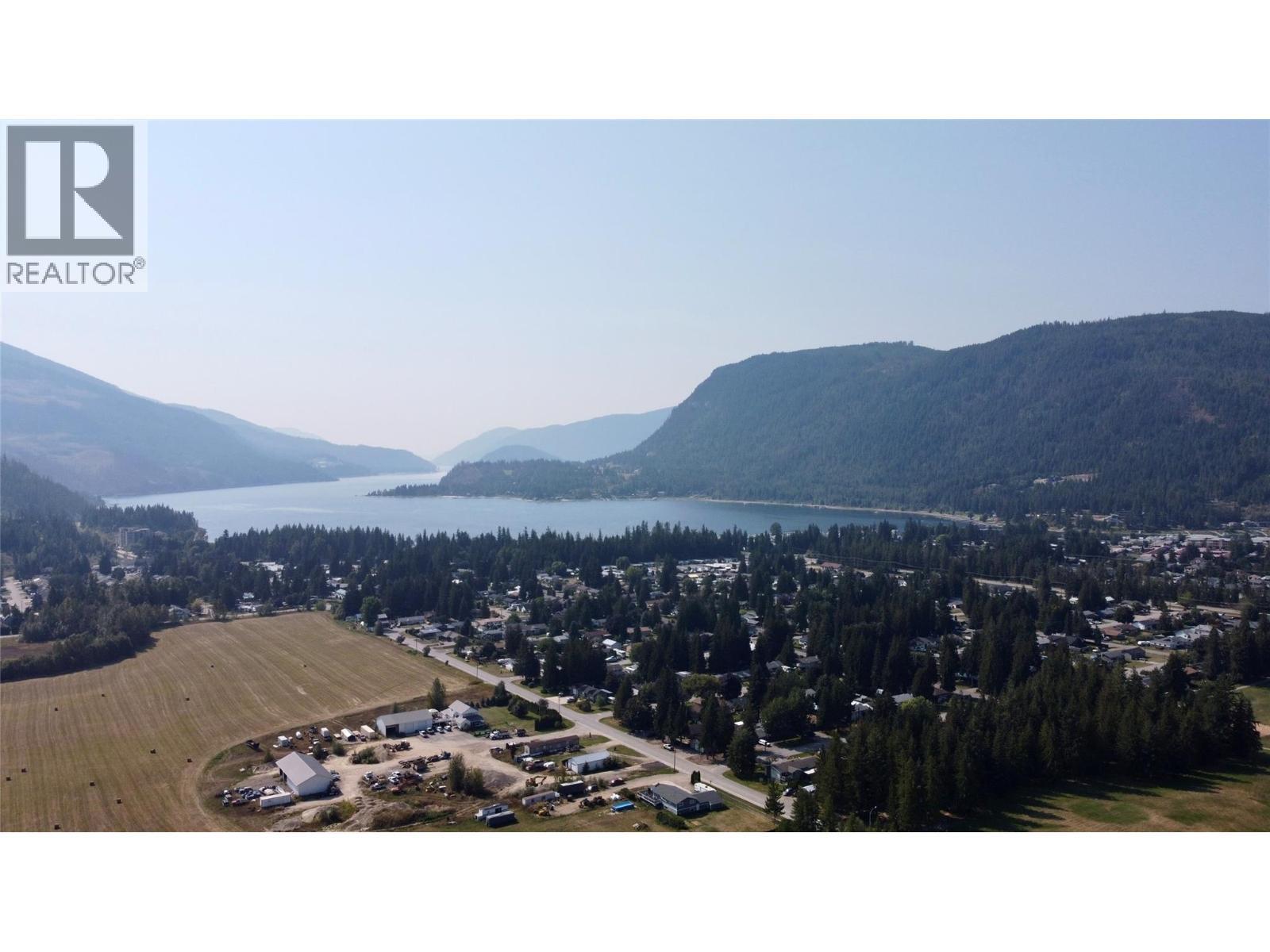 1132 Willow Row. Sicamous, British Columbia