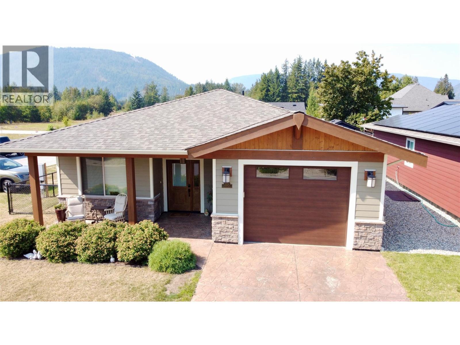 1132 Willow Row. Sicamous, British Columbia