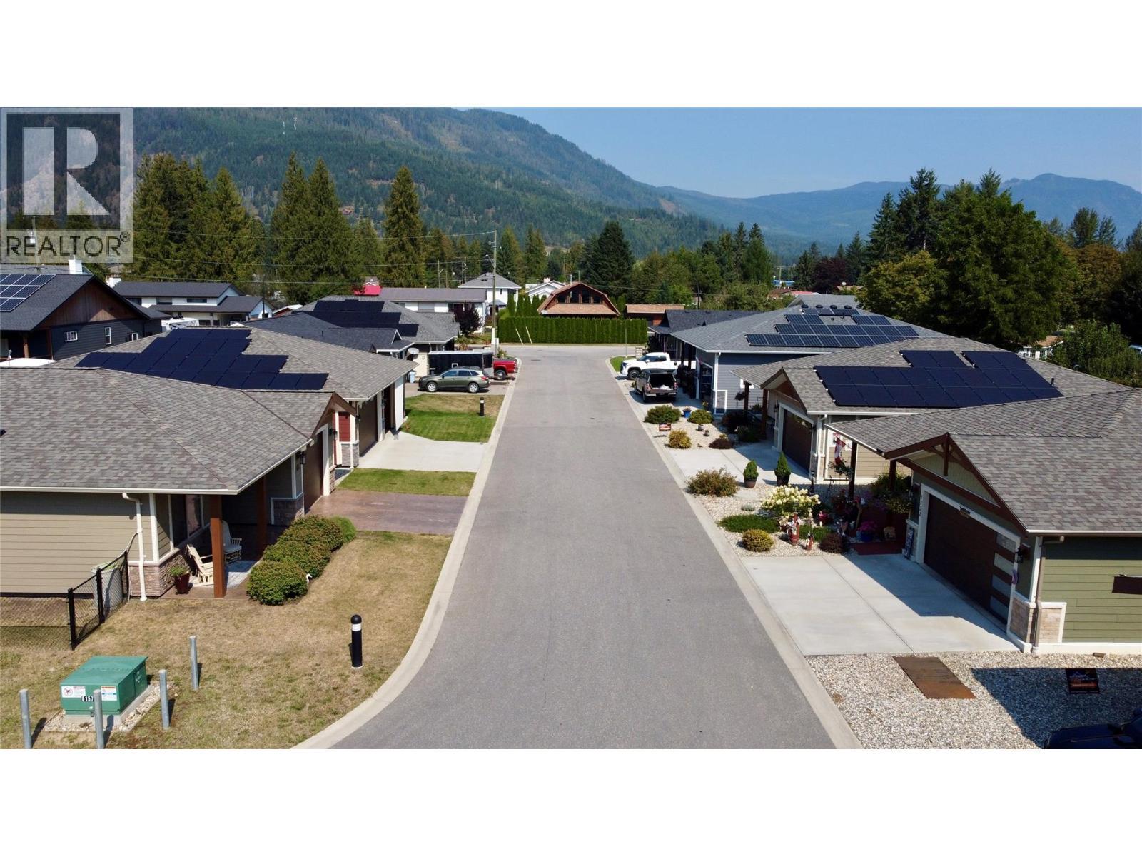 1132 Willow Row. Sicamous, British Columbia