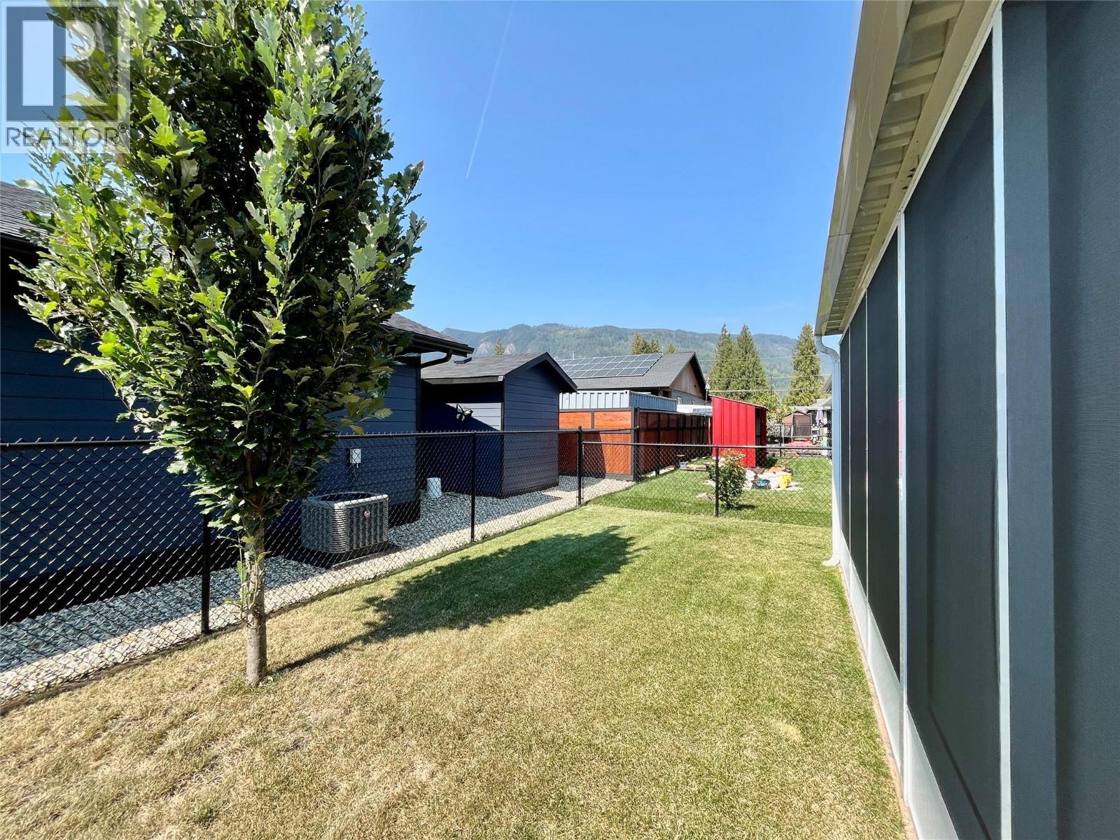 1132 Willow Row. Sicamous, British Columbia