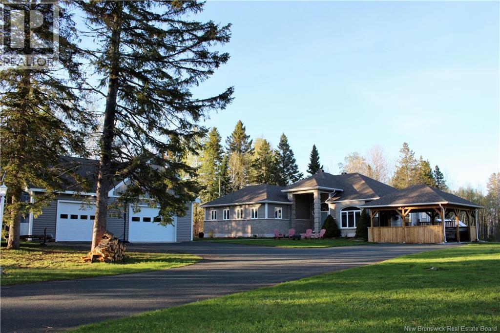 1420 Bellefeuille Street, Dunlop