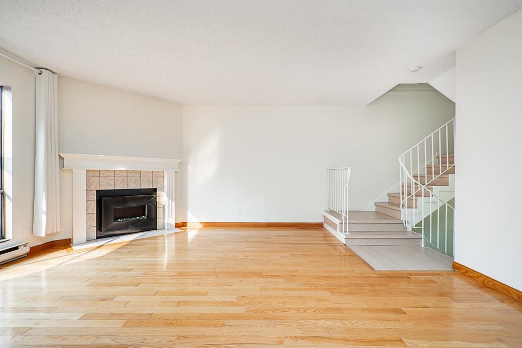 10570 Holly Park Lane, Surrey