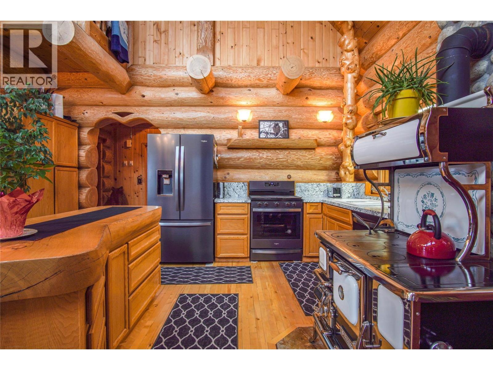 20 Valeview Road. Lumby, British Columbia