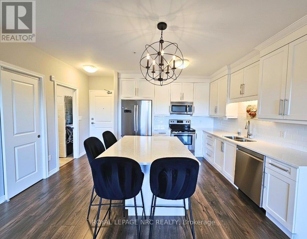 404 - 379 Scott Street, St. Catharines (vine/linwell)