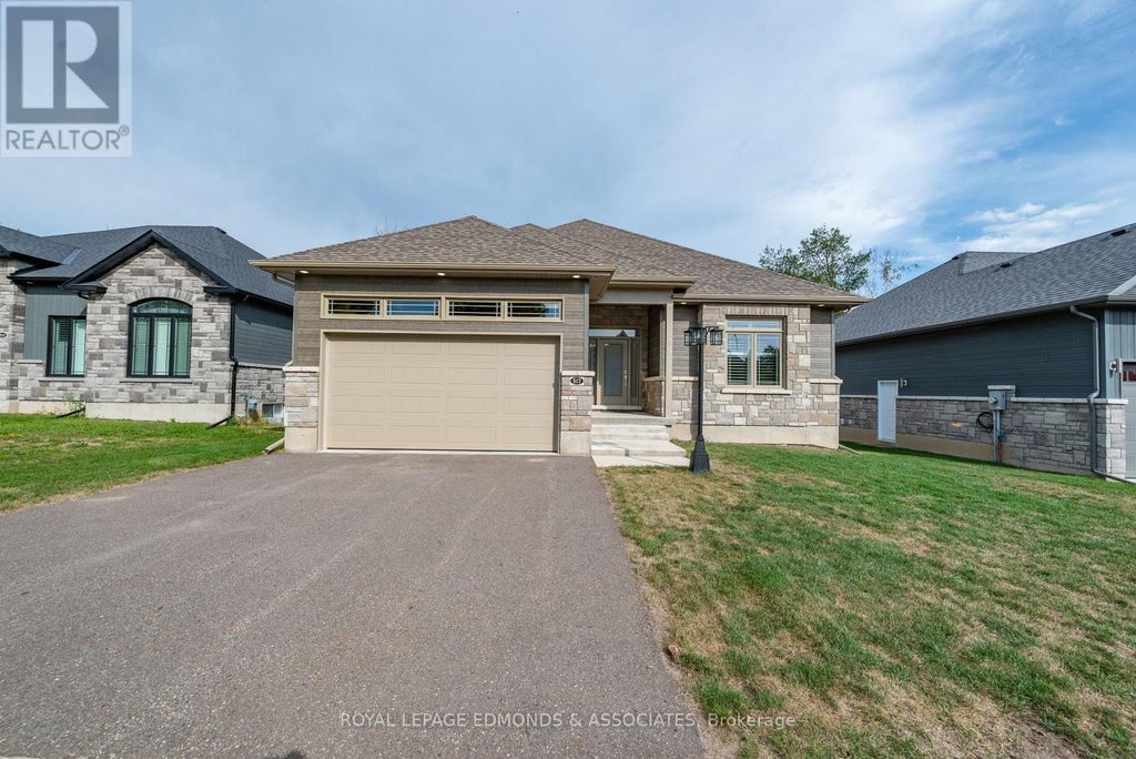 517 Sydenham Street, Pembroke