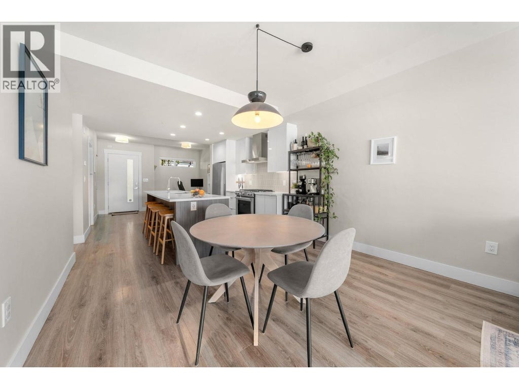 302 1496 Charlotte Road, North Vancouver