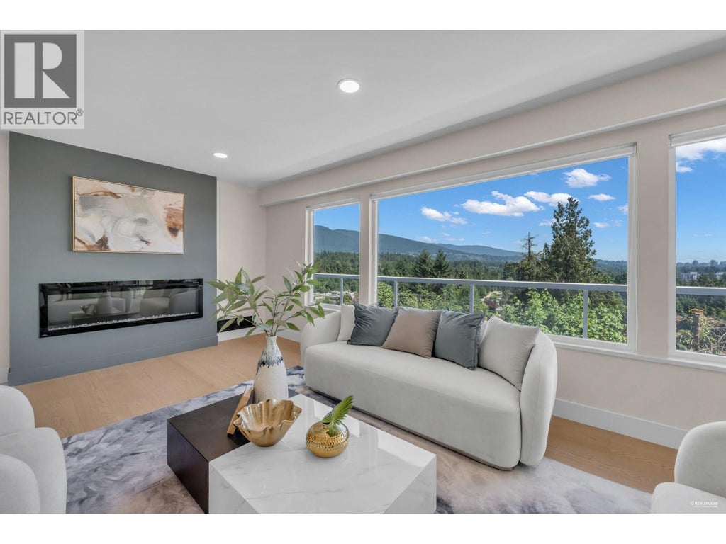 818 Younette Drive, West Vancouver