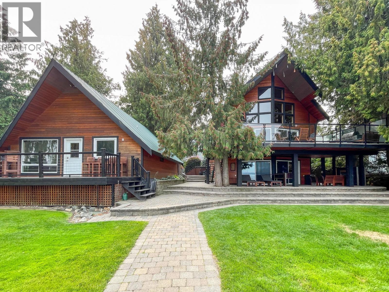 3075 Waverly Road. Sorrento, British Columbia