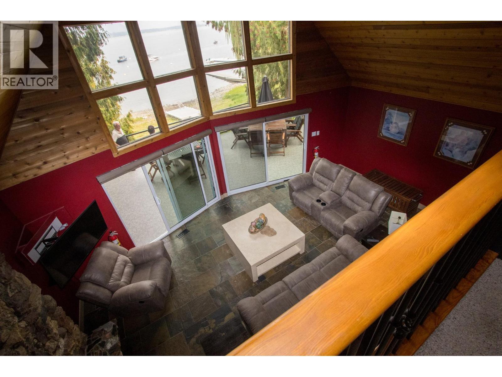 3075 Waverly Road. Sorrento, British Columbia