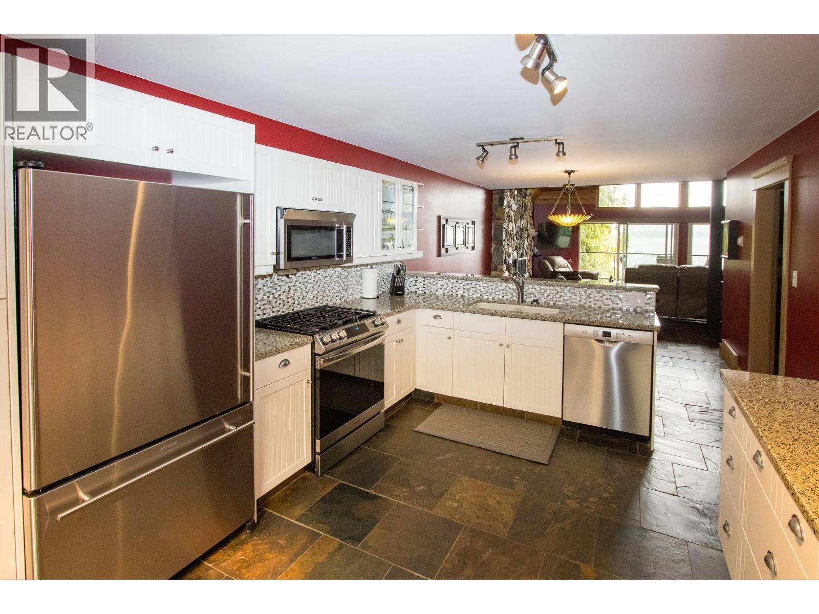 3075 Waverly Road. Sorrento, British Columbia