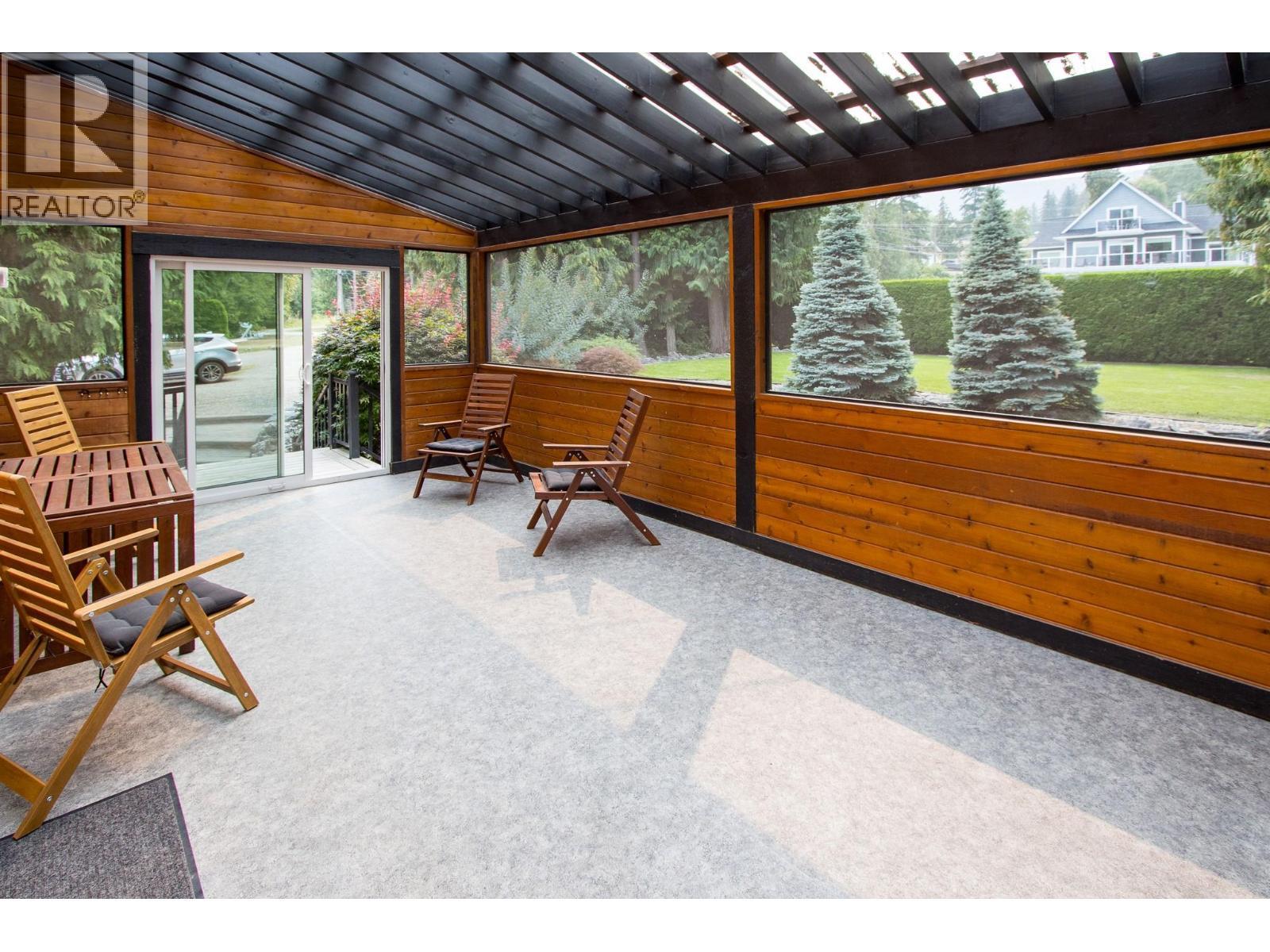 3075 Waverly Road. Sorrento, British Columbia
