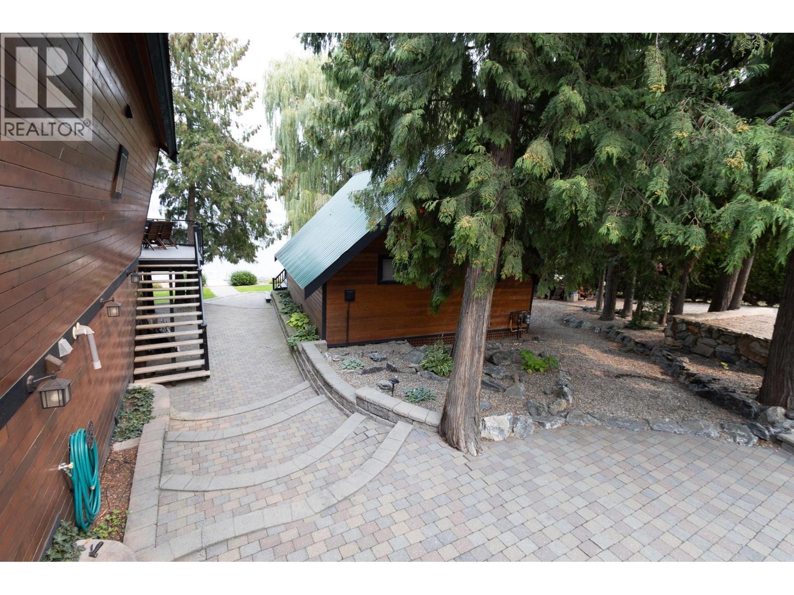 3075 Waverly Road. Sorrento, British Columbia