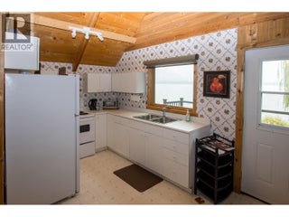 3075 Waverly Road. Sorrento, British Columbia